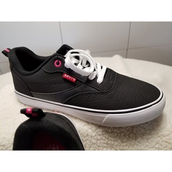 Levi's Womens Naya LUX Casual Synthetic Leather Vegan Sporty Sneaker Shoe Sz 8M - Picture 1 of 11